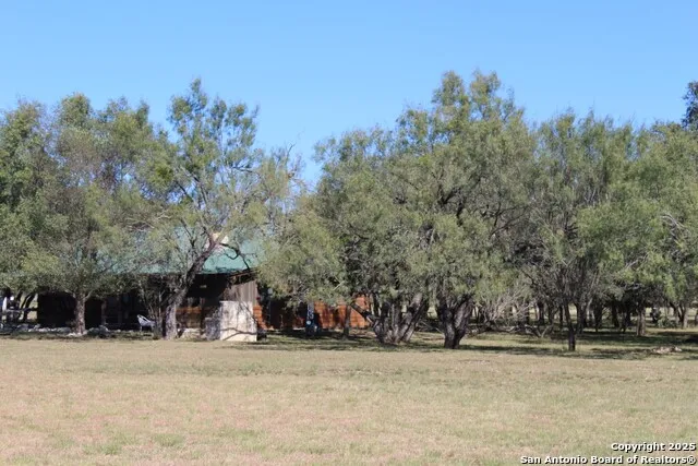 300 Paradise Oaks Drive Utopia, TX 78884