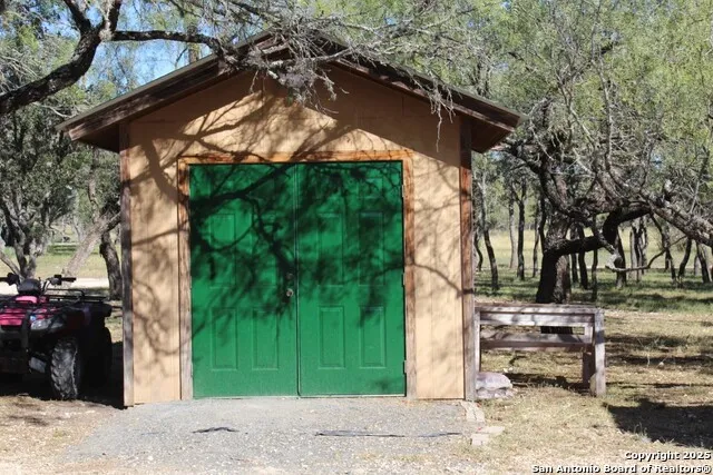 300 Paradise Oaks Drive Utopia, TX 78884