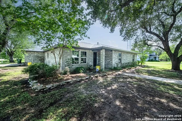 1206 Johnson Woodsboro, TX 78393