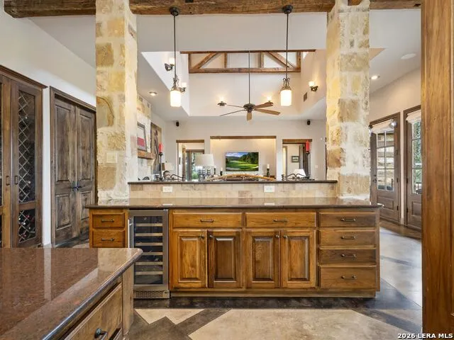 2717 B & R Utopia, TX 78884