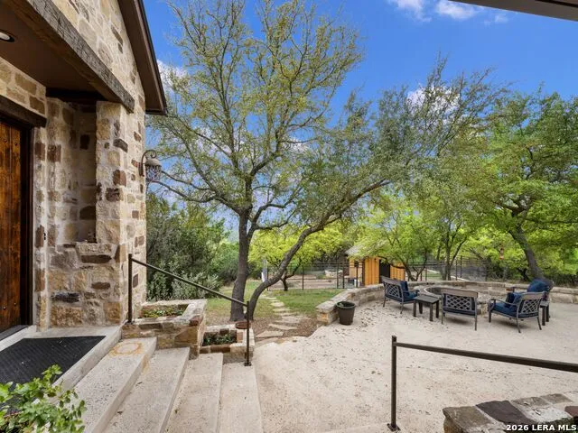 2717 B & R Utopia, TX 78884