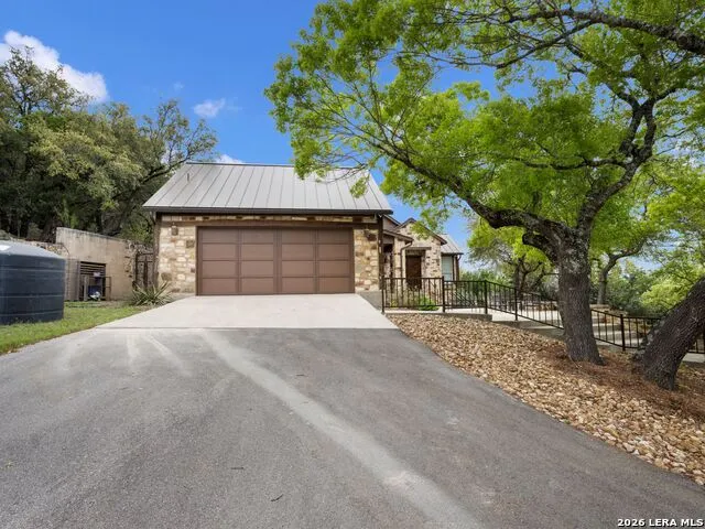2717 B & R Utopia, TX 78884