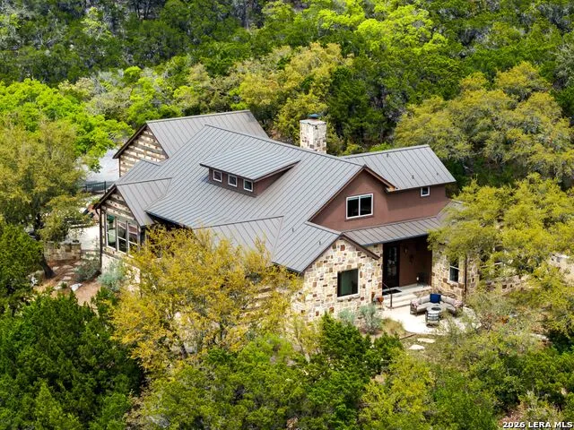 2717 B & R Utopia, TX 78884