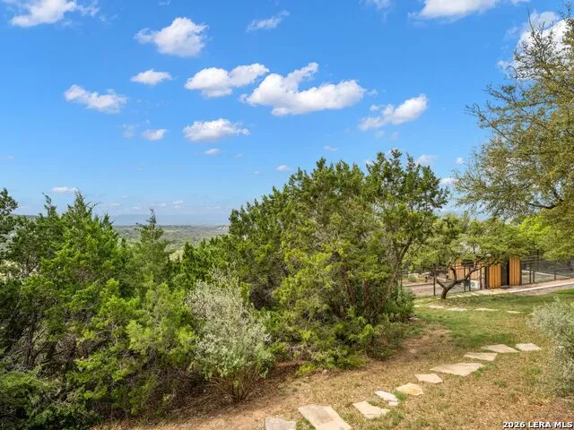 2717 B & R Utopia, TX 78884