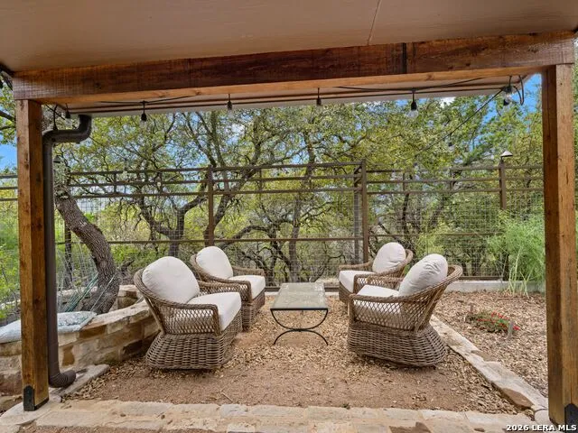 2717 B & R Utopia, TX 78884
