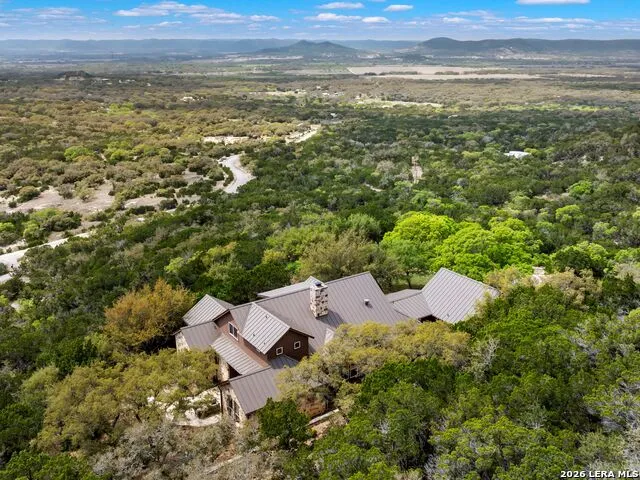2717 B & R Utopia, TX 78884