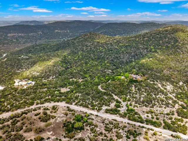 2717 B & R Utopia, TX 78884