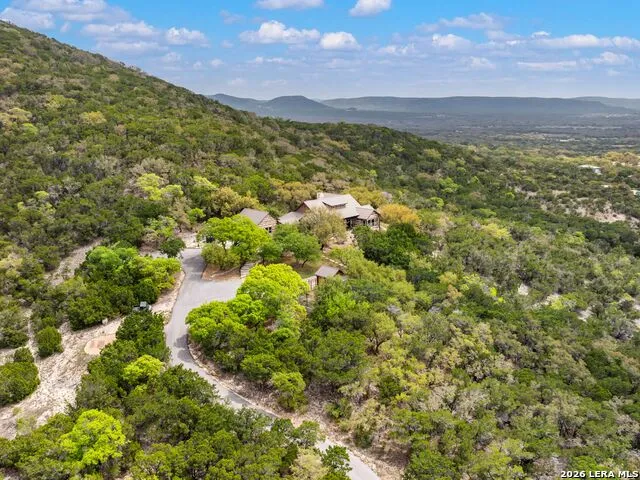 2717 B & R Utopia, TX 78884