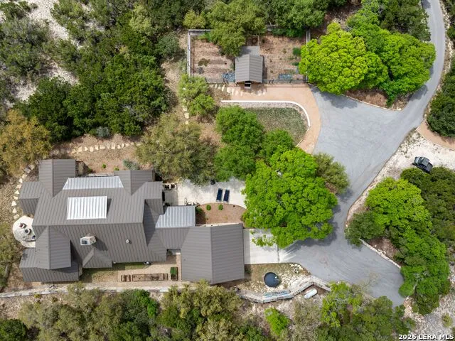 2717 B & R Utopia, TX 78884