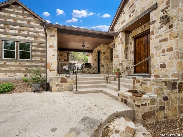 2717 B & R Utopia, TX 78884