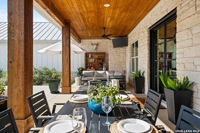 2009 Axis Circle Fredericksburg, TX 78624
