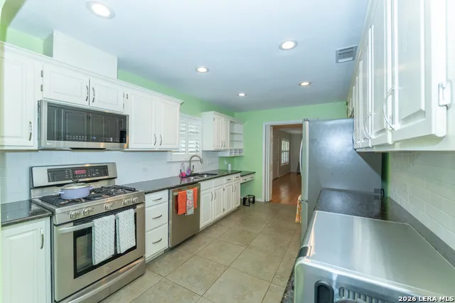 636 RITTIMAN RD Terrell Hills, TX 78209