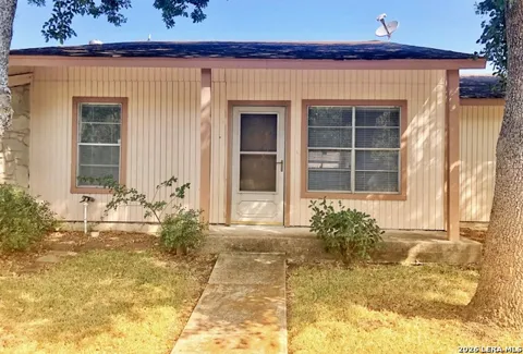 1051 COUNTRY CLUB DR #18