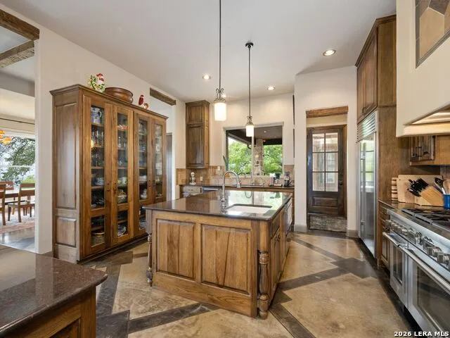 2717 B & R Rd Utopia, TX 78884