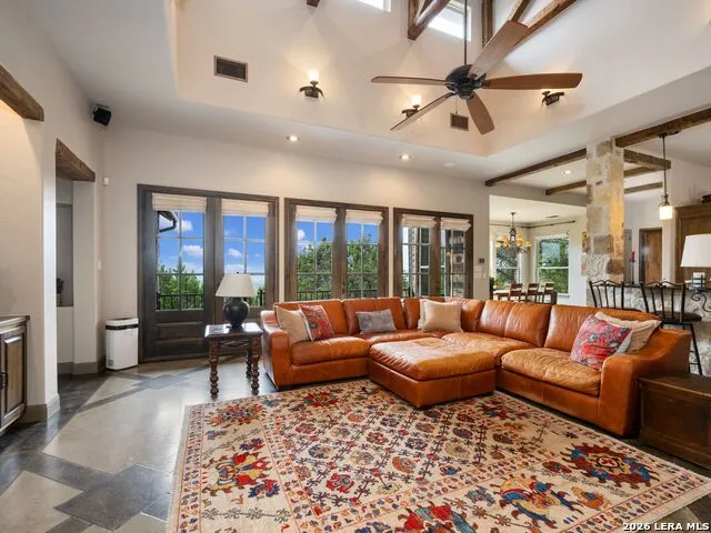 2717 B & R Rd Utopia, TX 78884