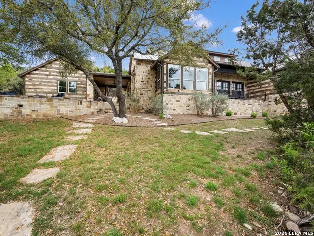 2717 B & R Rd Utopia, TX 78884