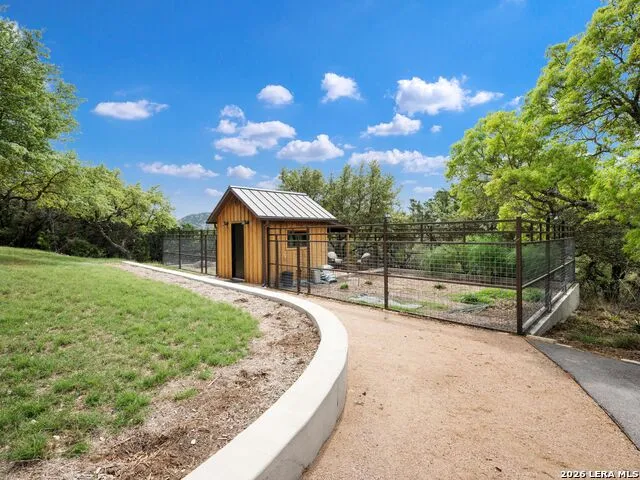 2717 B & R Rd Utopia, TX 78884
