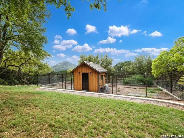 2717 B & R Rd Utopia, TX 78884