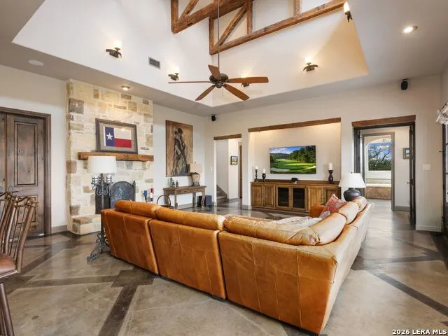 2601 B AND R RD Utopia, TX 78884