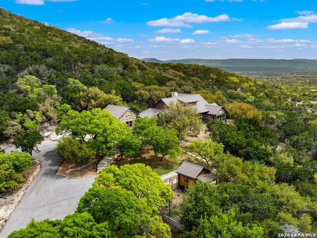 2601 B AND R RD Utopia, TX 78884