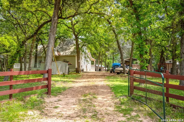 1055 BEECH CREST DR New Ulm, TX 78950