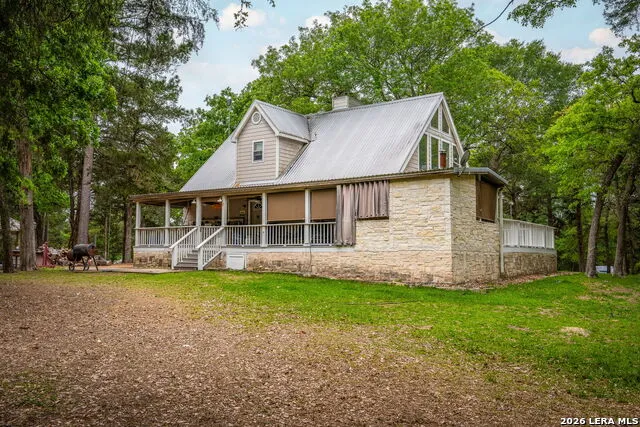 1055 BEECH CREST DR New Ulm, TX 78950