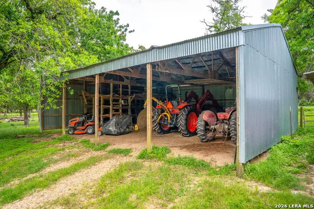 1055 BEECH CREST DR New Ulm, TX 78950