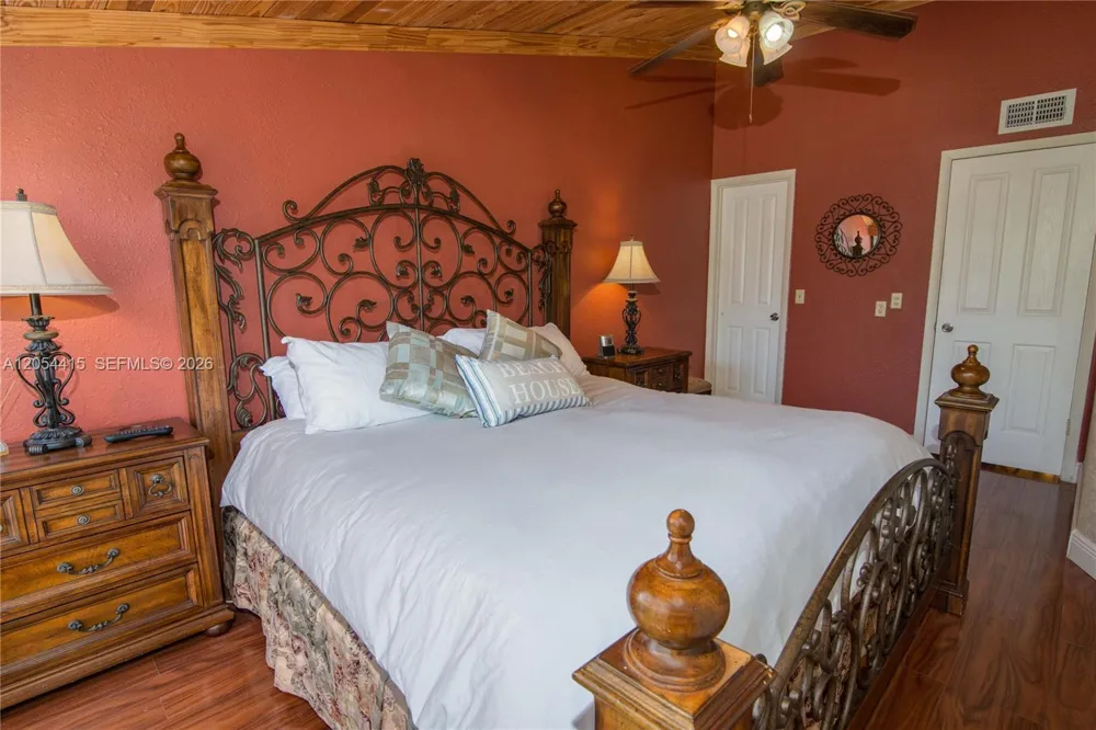 87200 Overseas Hwy #E4 Plantation Key, FL 33036