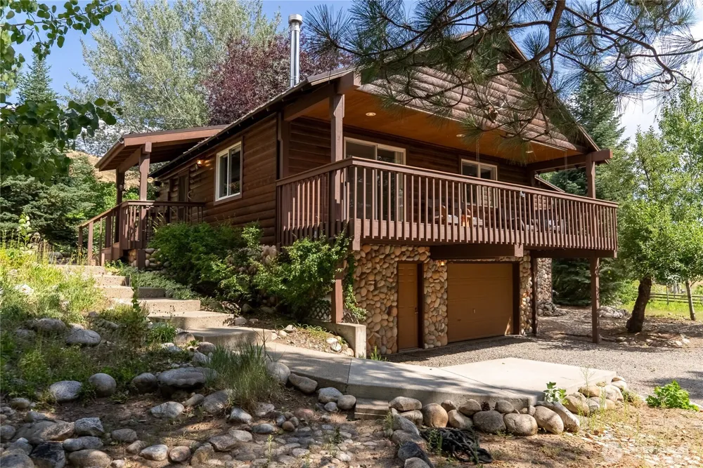 14 Apple Way Winthrop, WA 98862