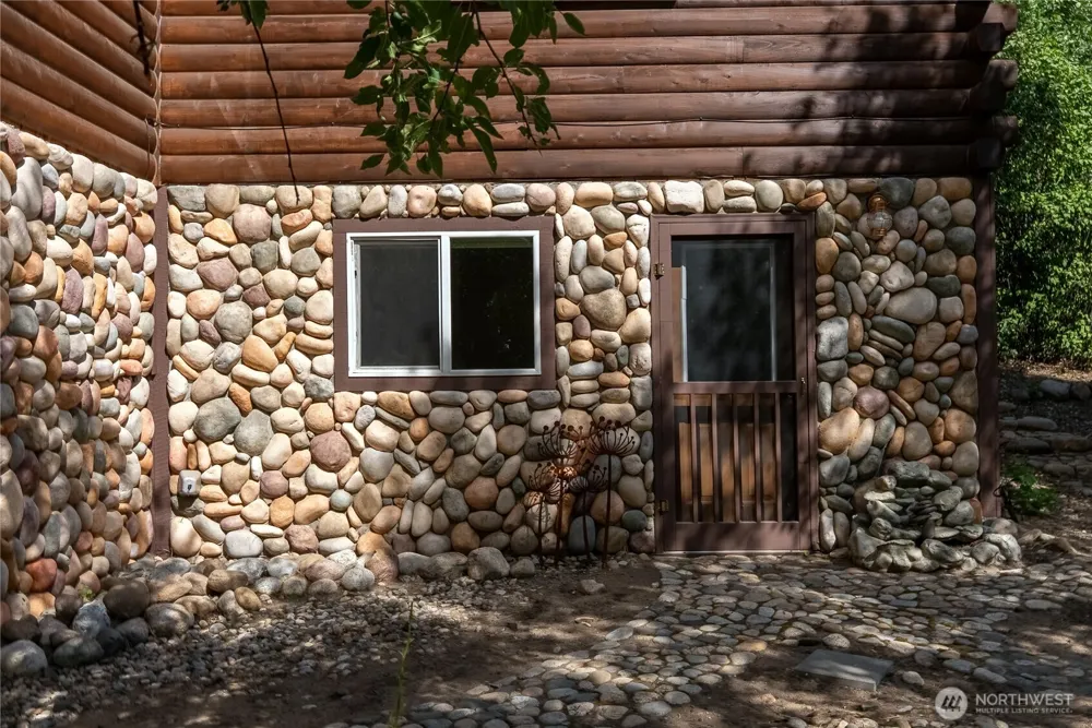 14 Apple Way Winthrop, WA 98862