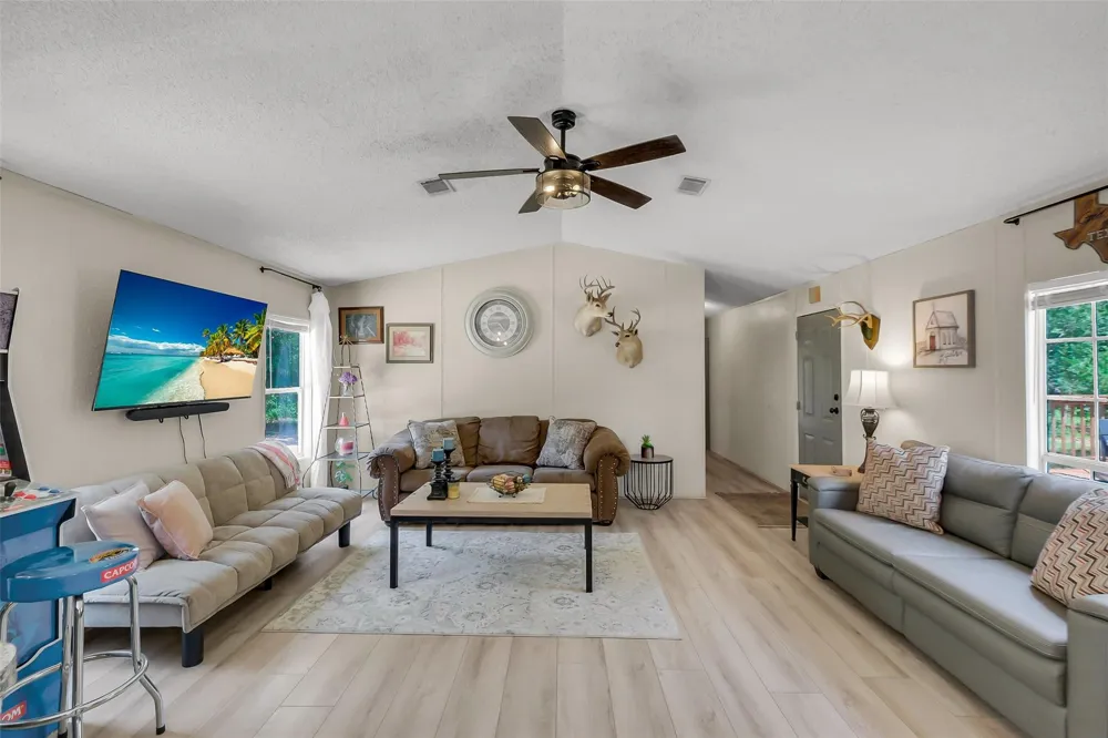 2980 S Ih 10 Weimar, TX 78962