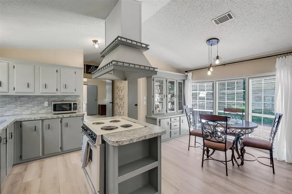 2980 S Ih 10 Weimar, TX 78962