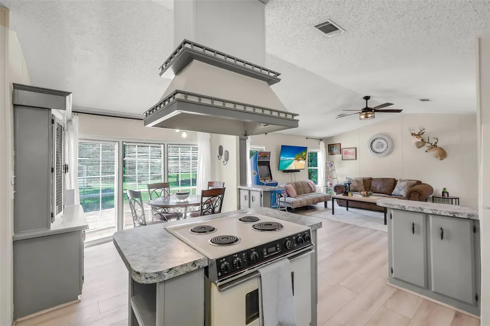 2980 S Ih 10 Weimar, TX 78962