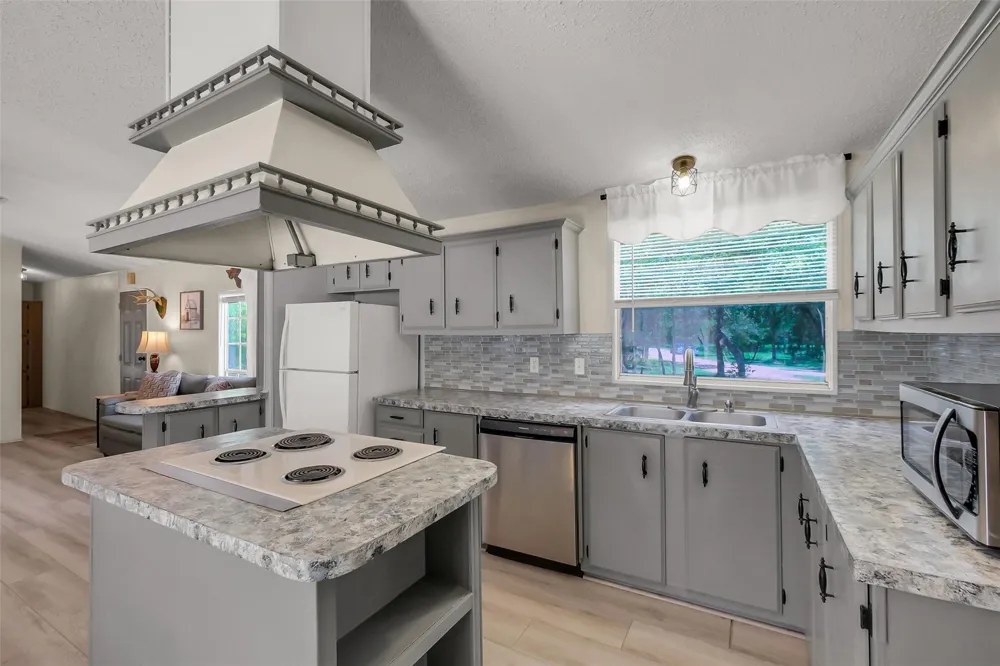 2980 S Ih 10 Weimar, TX 78962
