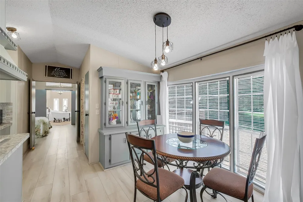 2980 S Ih 10 Weimar, TX 78962