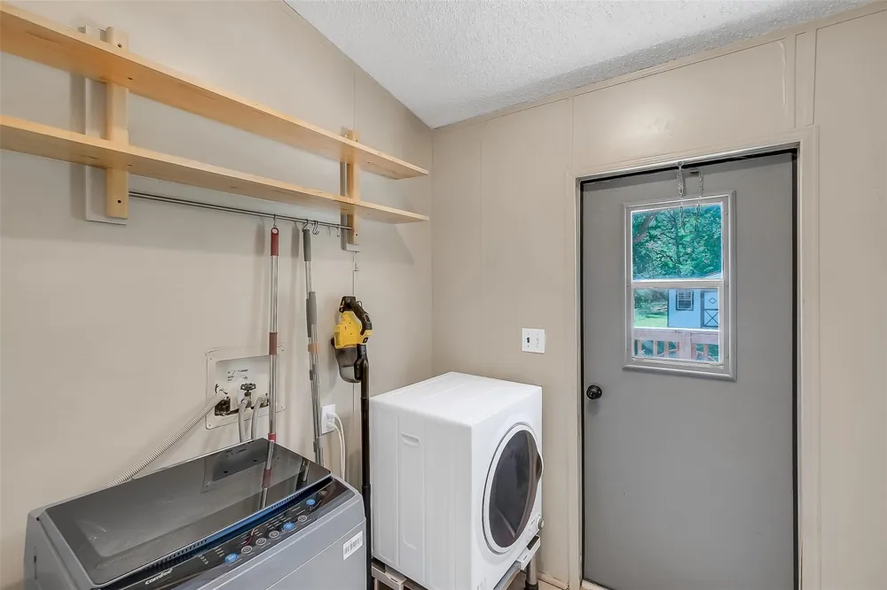 2980 S Ih 10 Weimar, TX 78962