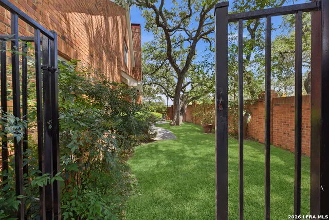 2 Jackson Ct San Antonio, TX 78230