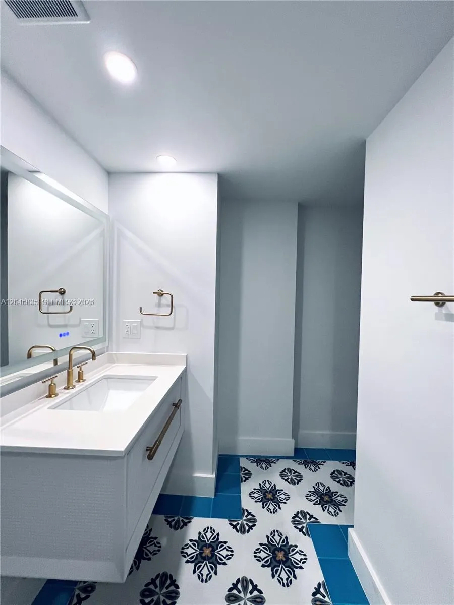 3410 Coral Way #PH-05 Miami, FL 33145