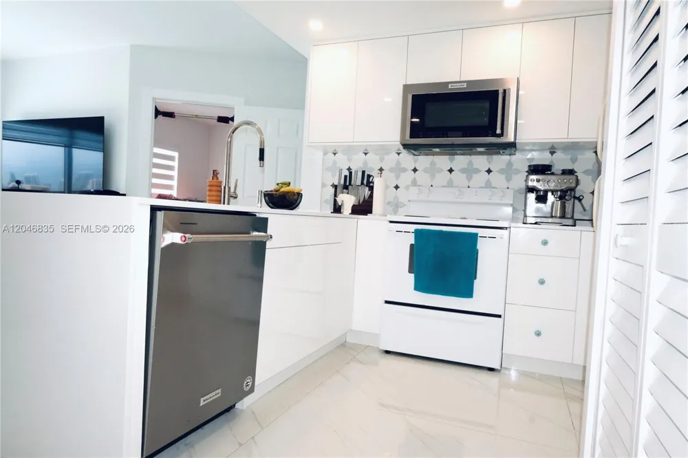 3410 Coral Way #PH-05 Miami, FL 33145
