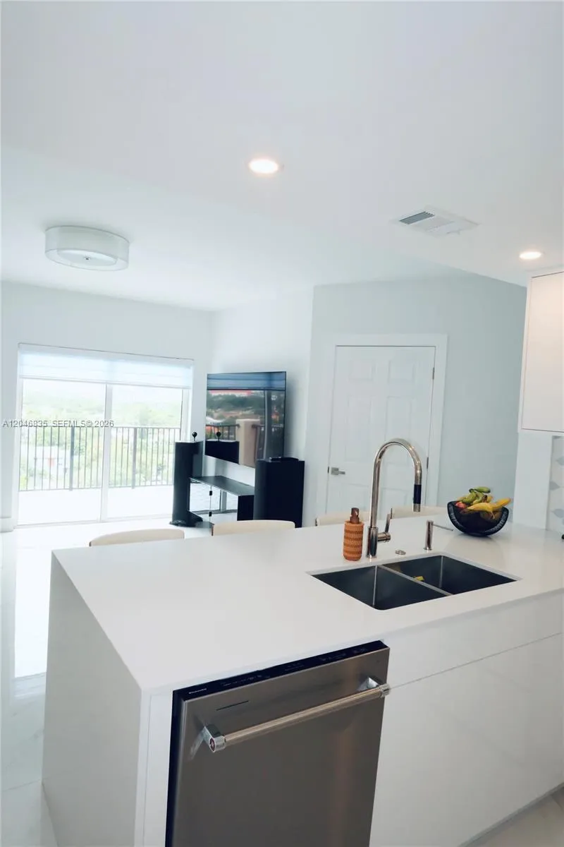 3410 Coral Way #PH-05 Miami, FL 33145