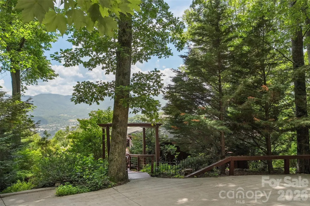632 Dogwood Trail Waynesville, NC 28786