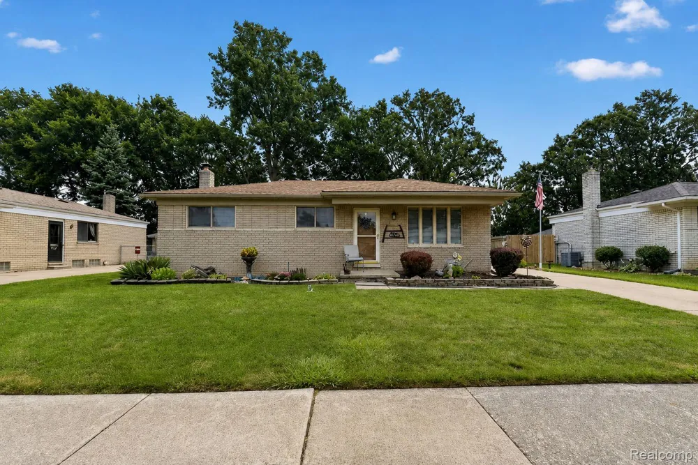 27241 Evelyn Avenue Brownstown Charter Township, MI 48183