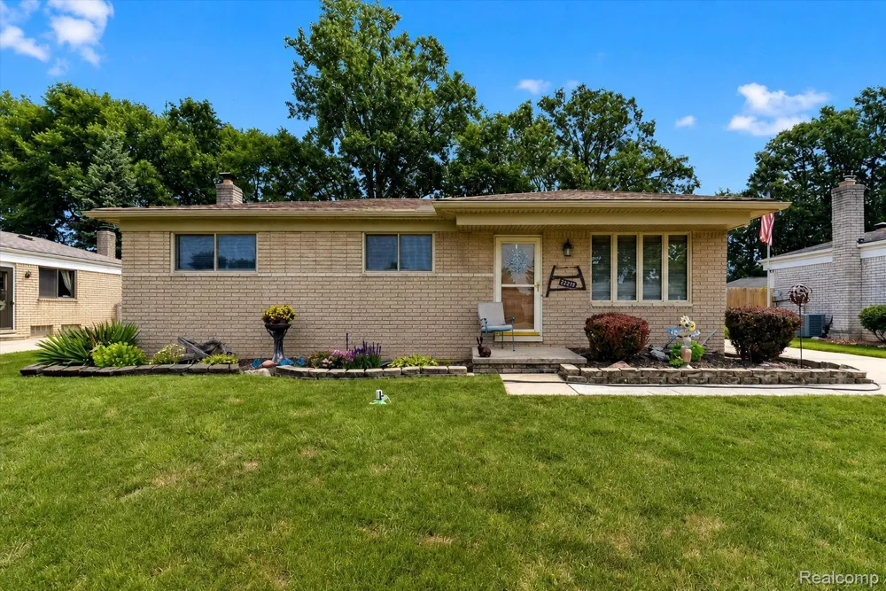 27241 Evelyn Avenue Brownstown Charter Township, MI 48183