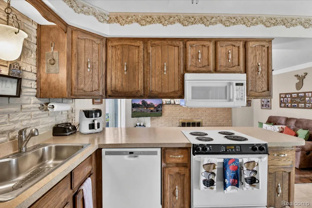 27241 Evelyn Avenue Brownstown Charter Township, MI 48183