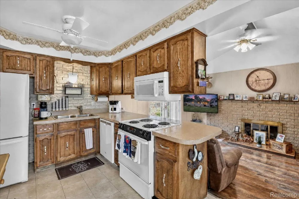 27241 Evelyn Avenue Brownstown Charter Township, MI 48183