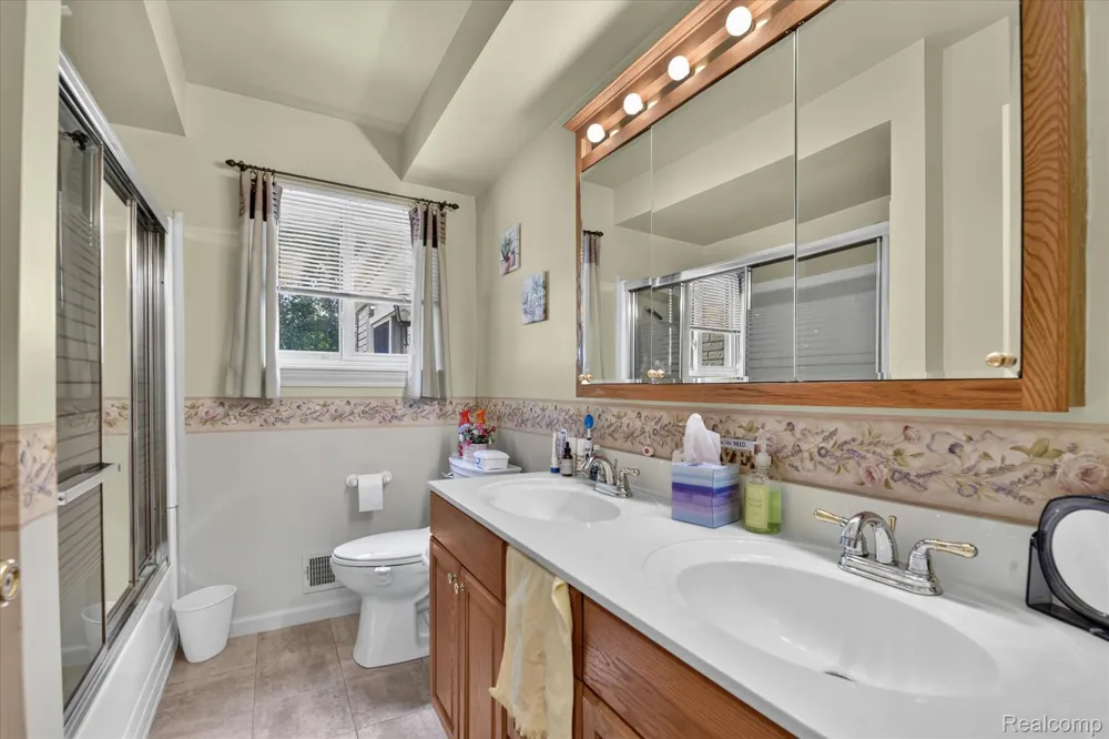 27241 Evelyn Avenue Brownstown Charter Township, MI 48183