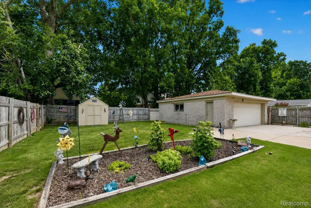 27241 Evelyn Avenue Brownstown Charter Township, MI 48183