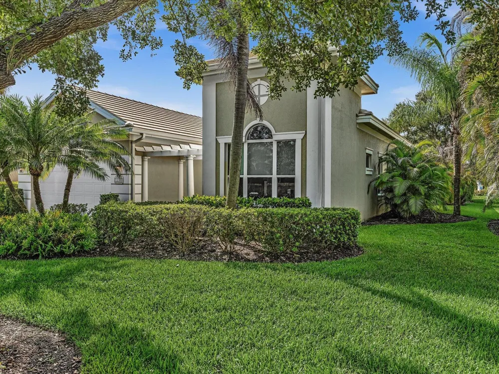 1286 RIVER REACH DRIVE Vero Beach, FL 32967