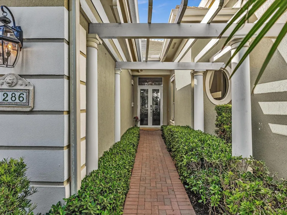 1286 RIVER REACH DRIVE Vero Beach, FL 32967