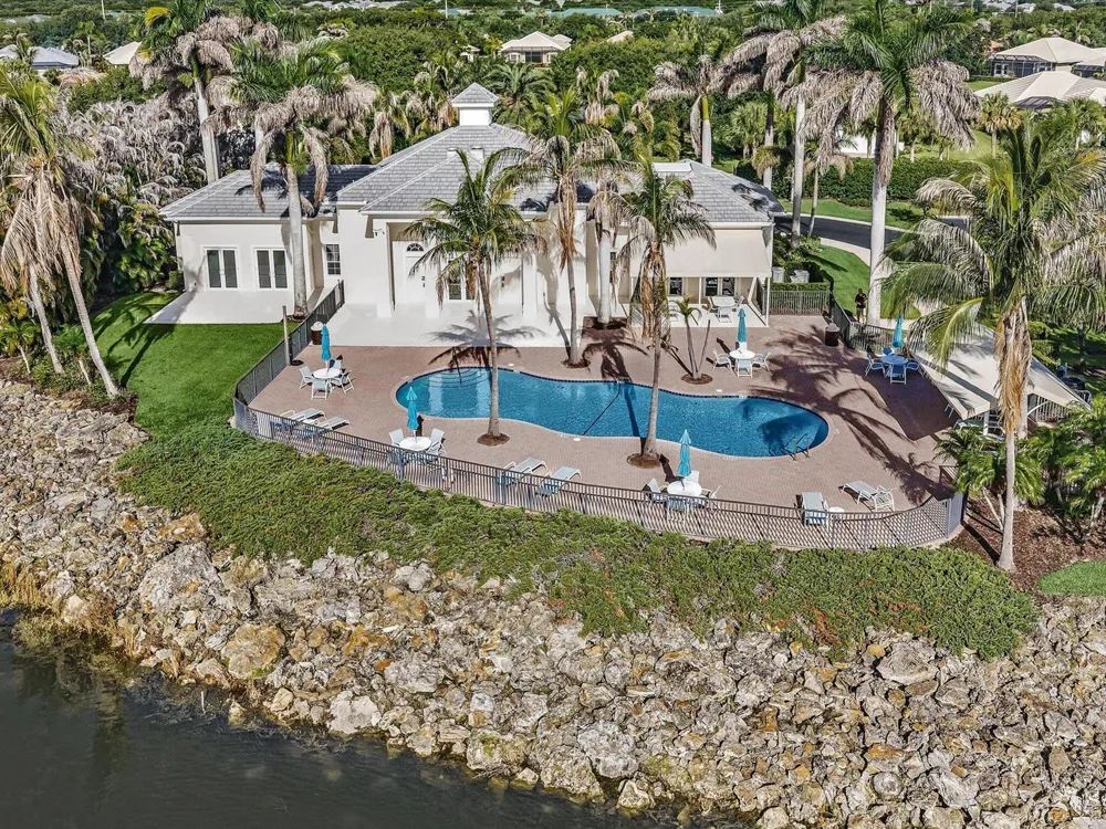 1286 RIVER REACH DRIVE Vero Beach, FL 32967